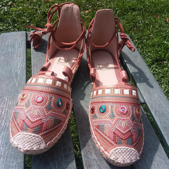 betani Shoes - New In Box Embelished Espadrille Shoes Sz 7